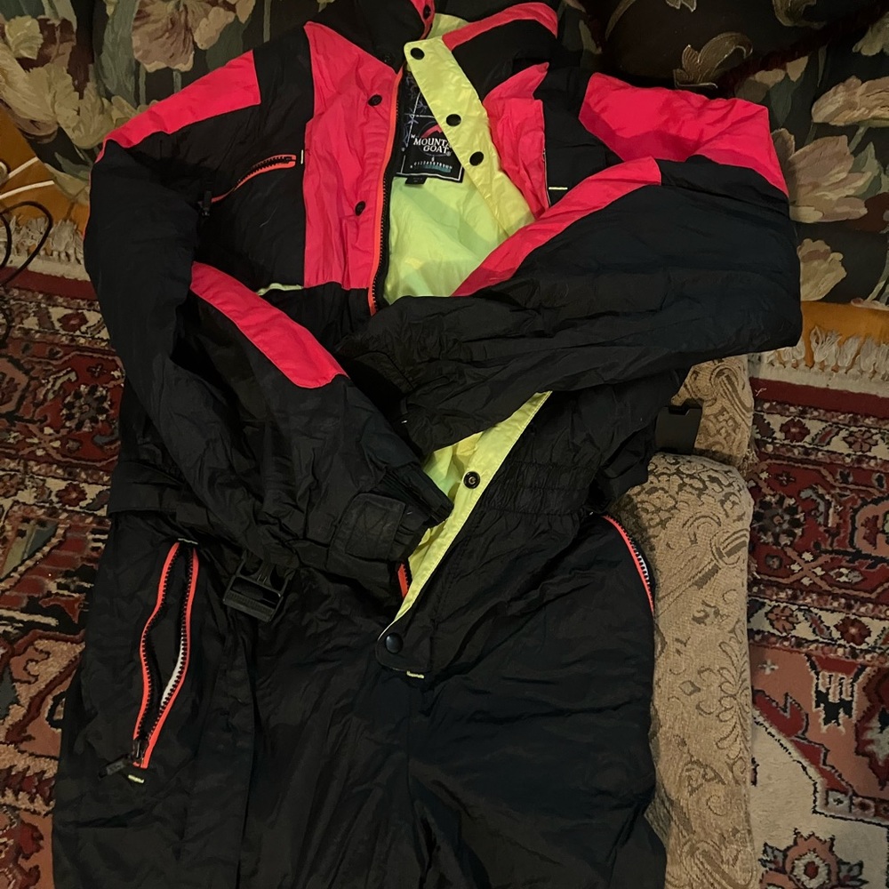 Mountain Goat Ski/Snow Suit….size medium